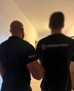 Policjanci kartuskiej drogówki zatrzymali 19-letniego mężczyznę, który próbował odjechać rowerem znalezionym w lesie.