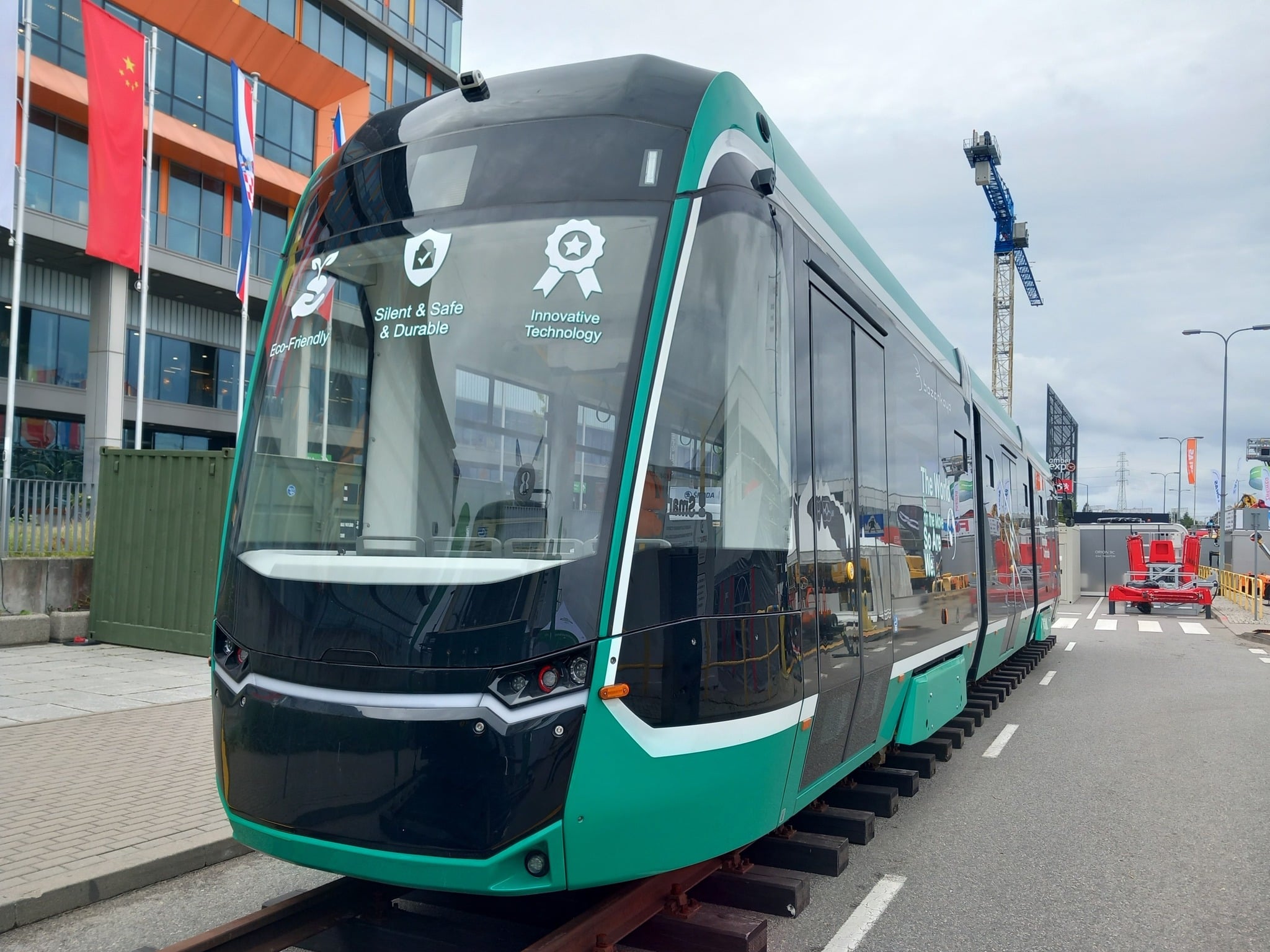 Infotram - Tramwaje na Trako 2025. Trzy wagony, w tym jeden zabytkowy