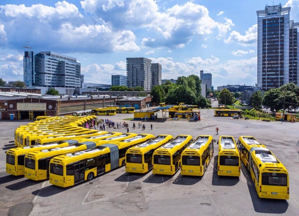 Zwiedzanie zajezdni, przejażdżki Ikarusem i spotkania z kierowcami – PKM Katowice zaprasza na autobusowy piknik rodzinny