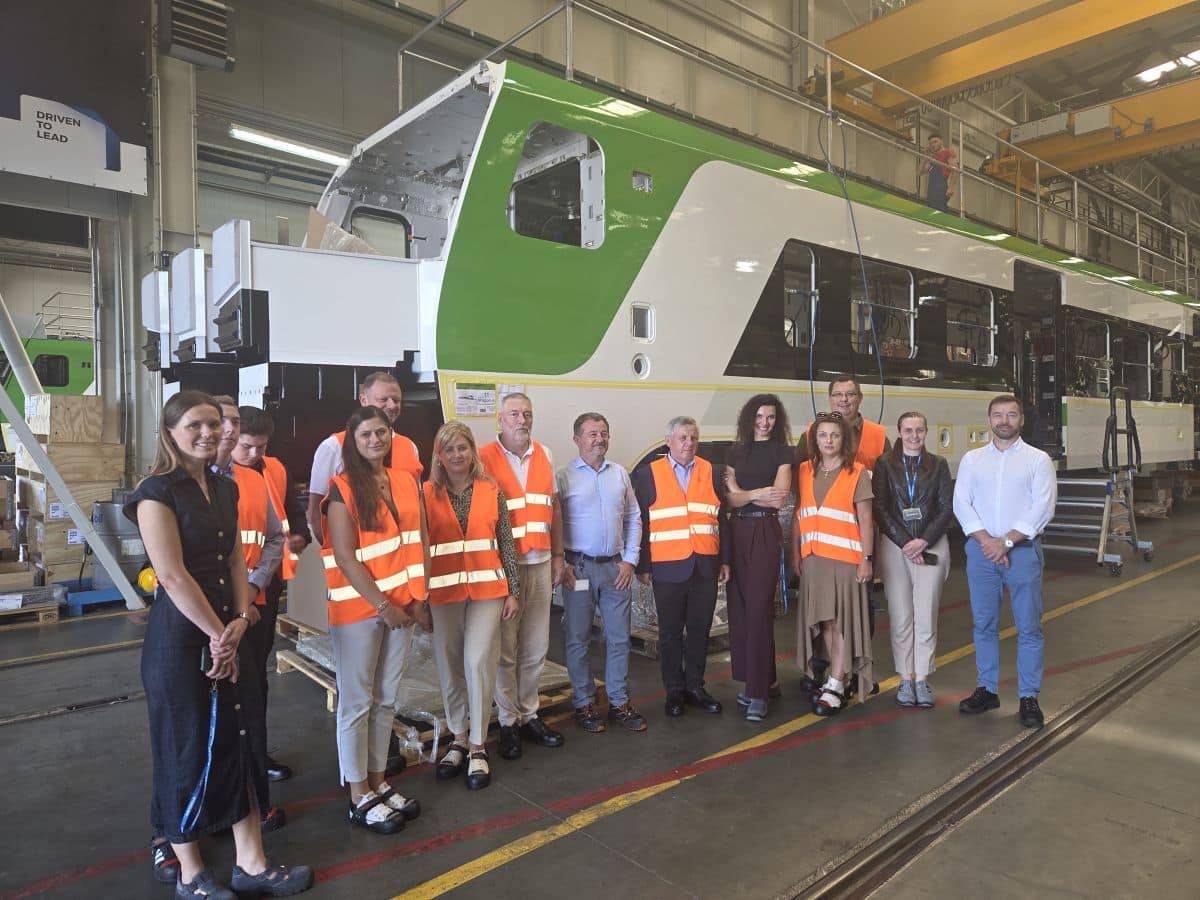 Inforail - Kolejne Flirty dla Kolei Mazowieckich w produkcji. realizowane są odbiory pudeł