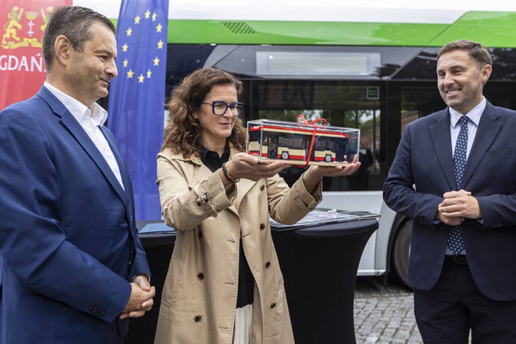 Gdańsk: umowa na dostawę 30 elektrycznych autobusów miejskich marki Solaris / Fot. Piotr Wittman / www.gdansk.pl