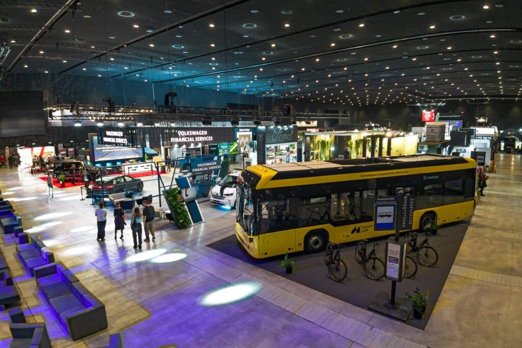 Tak wygląda pierwszy autobus wodorowy NesoBus dla GZM. Został zaprezentowany w Katowicach podczas KNM 2025
