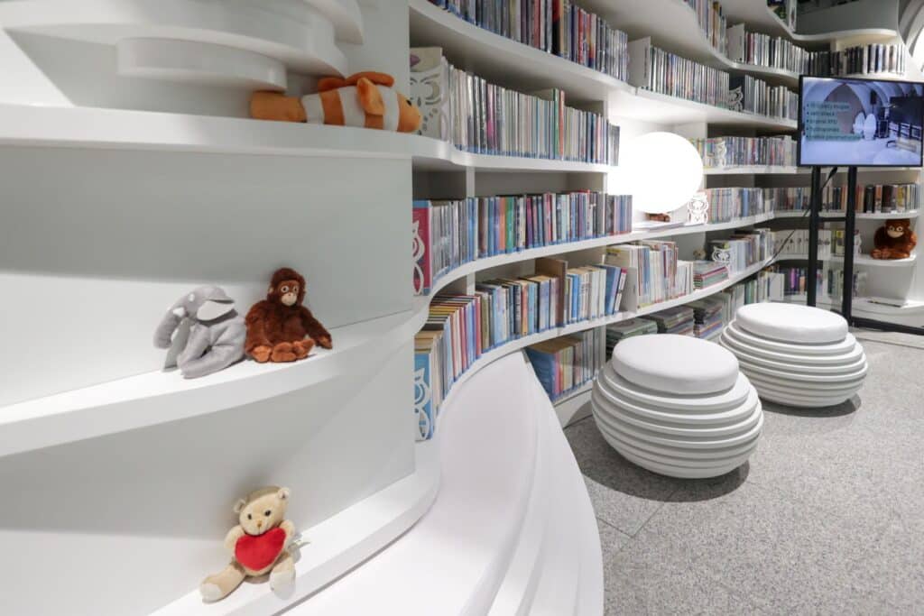Startuje Metroteka czyli pierwsza w Warszawie biblioteka w metrze foto: UM Warszawa
