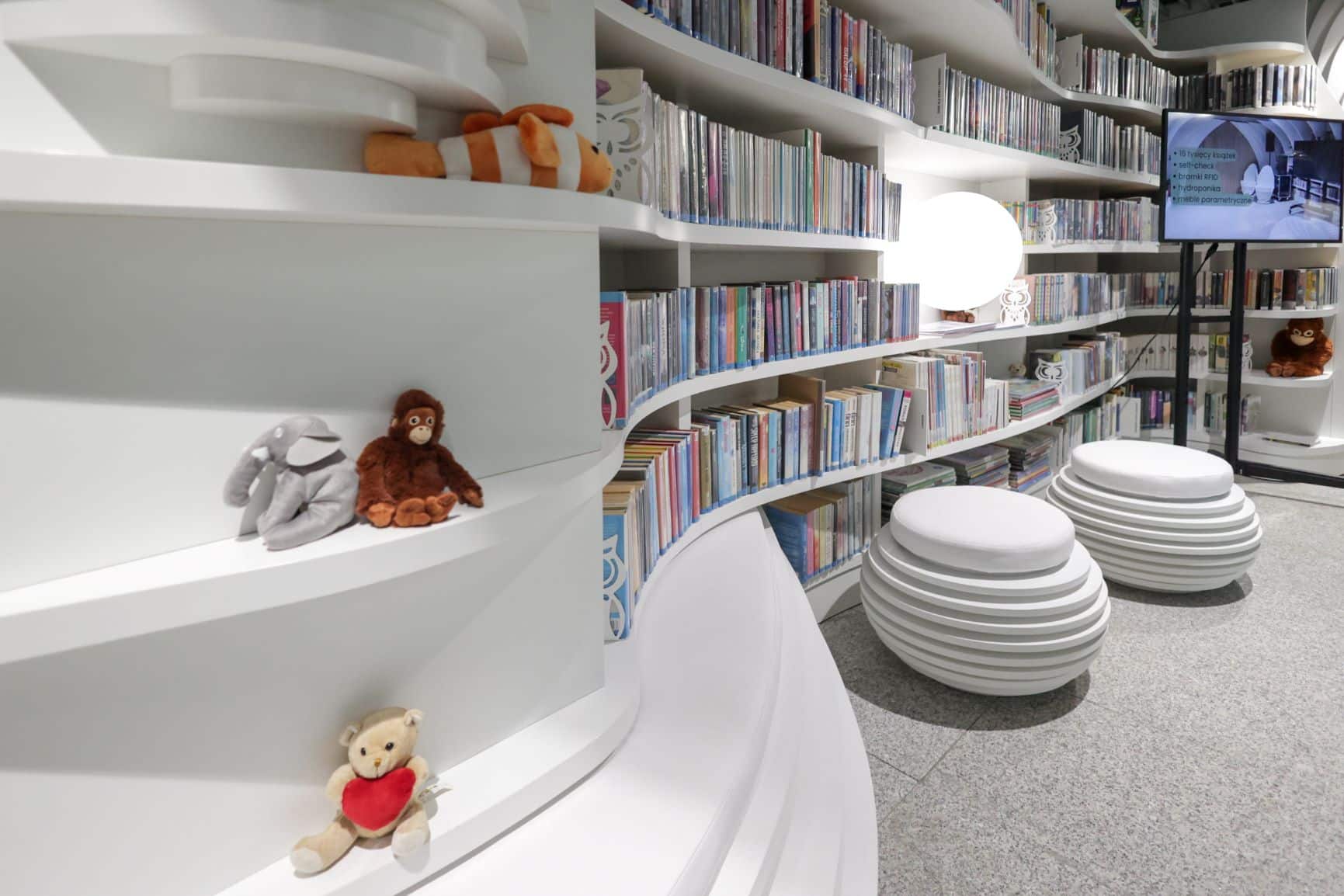 Infotram - Startuje Metroteka czyli pierwsza w Warszawie biblioteka w metrze