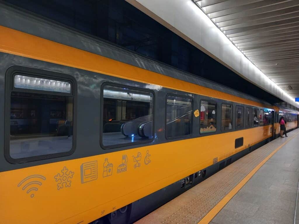 Pociąg RegioJet w Warszawie