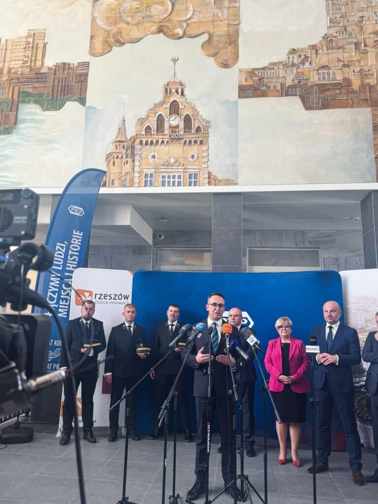 PKP SA zakończyły remont dworca Rzeszów Główny. Minister na otwarciu foto: PKP SA