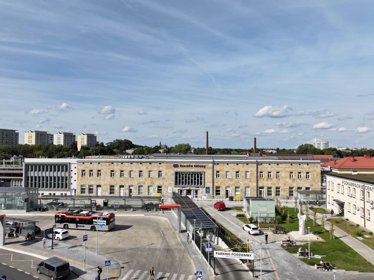Inforail - PKP SA zakończyły remont dworca Rzeszów Główny. Minister na otwarciu