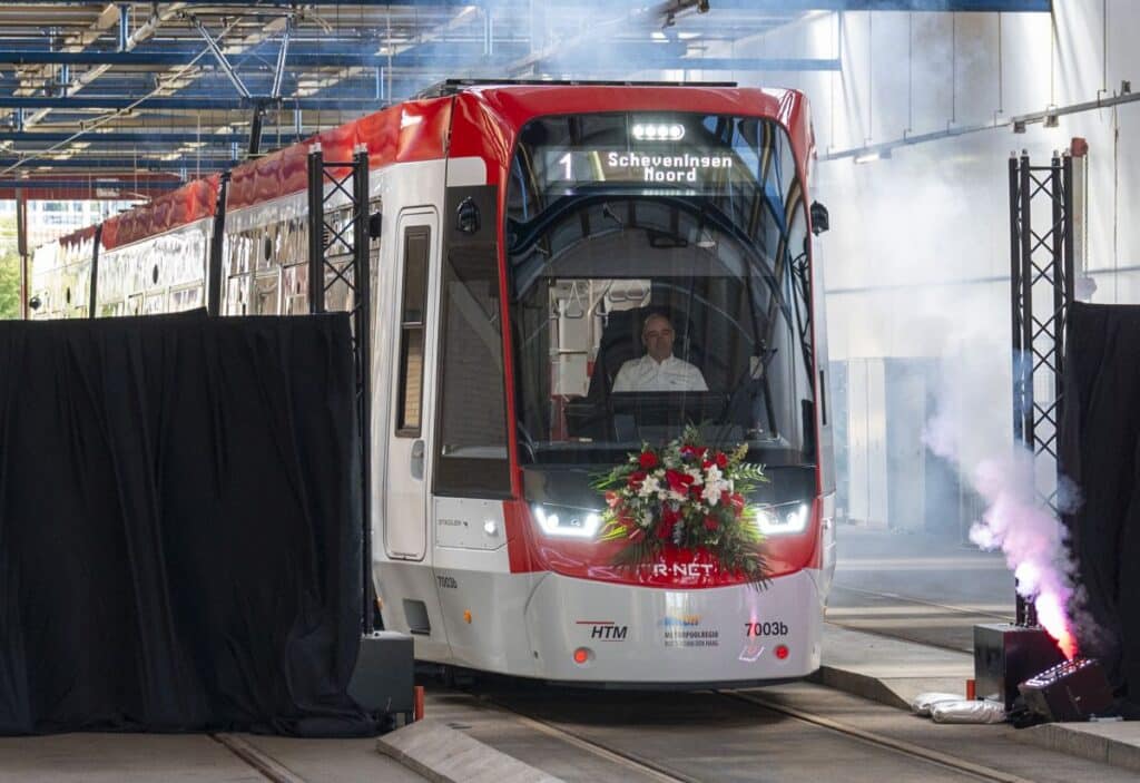 Stadler prezentuje pierwsze tramwaje TINA dla Hagi foto: Stadler