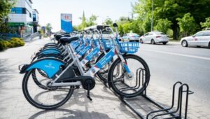 W Bydgoszczy i Toruniu wakacyjny sezon pokazał, że zainteresowanie jednośladami wciąż jest spore – choć z pewnymi różnicami między miastami.