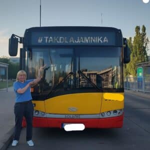 inał afery o jamnika w autobusie w Warszawie. Kary nie będzie, ale...