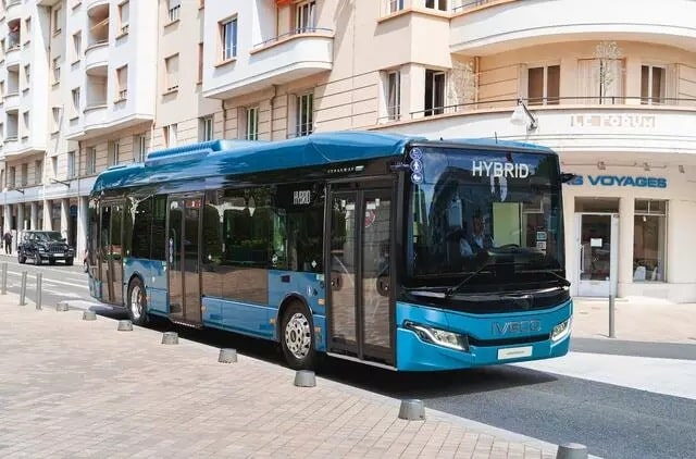Kłajpeda w autobusowej ofensywie: po King Long i Irizar – także gazowe hybrydy od Iveco