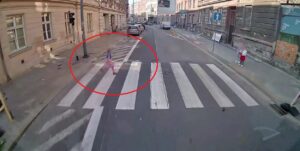 Bytom. Dziecko wbiegło na czerwonym świetle. Kierowca autobusu uratował sytuację