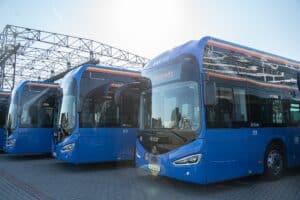 Klaipėda stawia na elektromobilność. 40 autobusów Irizar na ulicach miasta