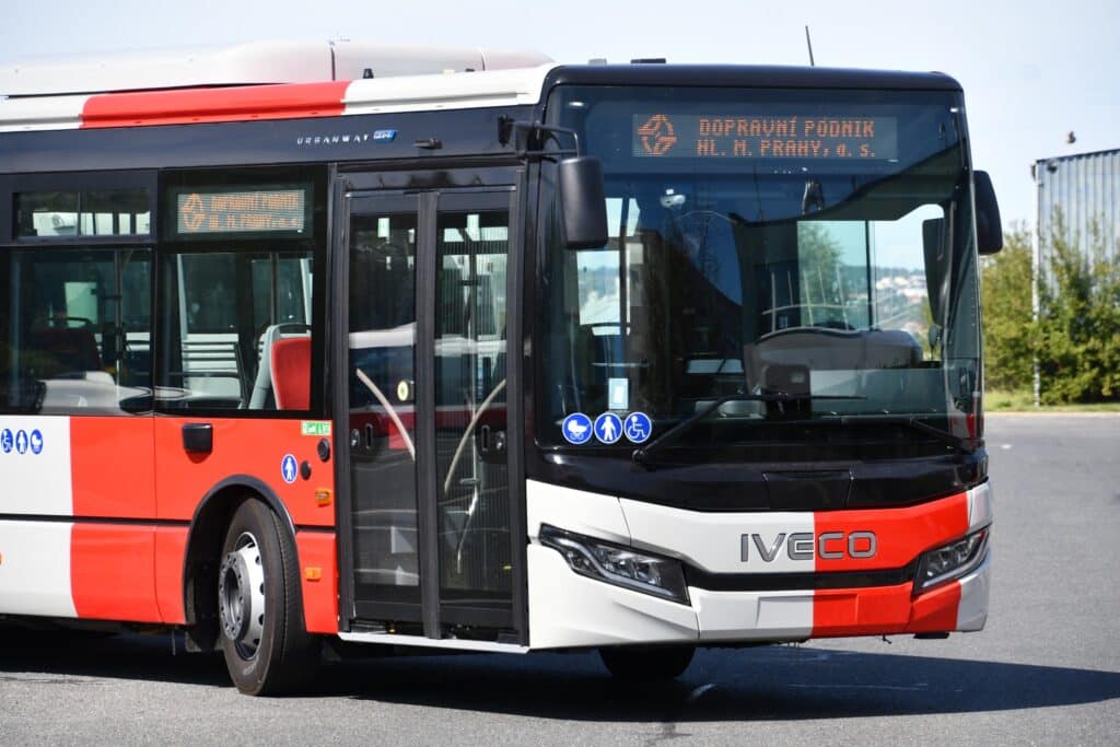 ADAS w autobusach miejskich. DPP odebrało pierwszy Iveco Urbanway Hybrid dla stolicy Czech / FOTO: DPP – Zdeněk Bek
