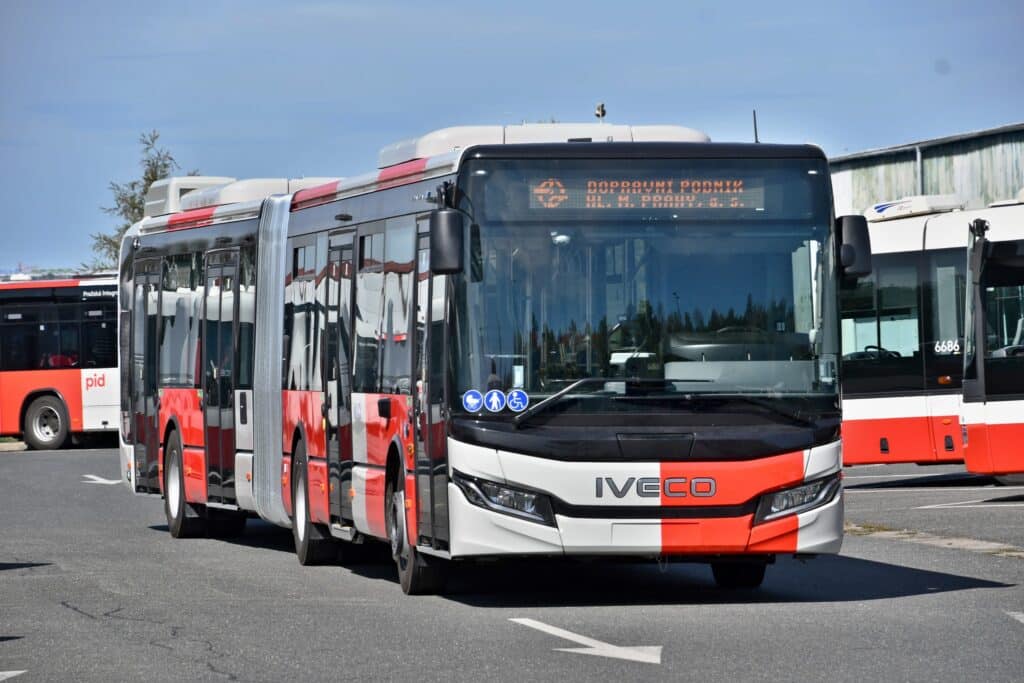 ADAS w autobusach miejskich. DPP odebrało pierwszy Iveco Urbanway Hybrid dla stolicy Czech / FOTO: DPP – Zdeněk Bek