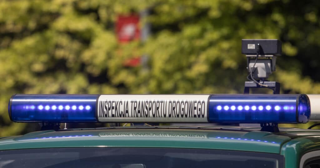 Ministerstwo Finansów odpowiada na zarzuty o „opresyjne ściganie” kierowców za e-TOLL
