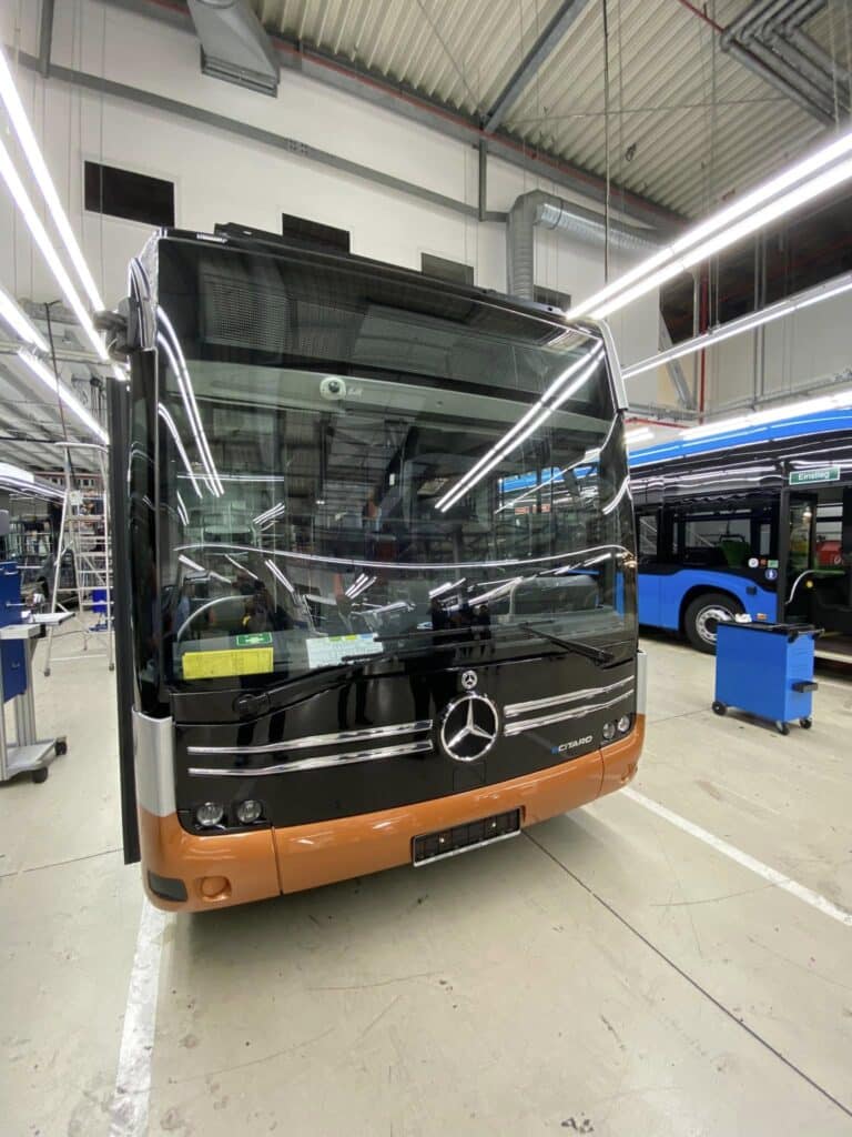 Bruksela przyspiesza elektryfikację. 93 autobusy elektryczne już w ruchu, kolejne w drodze