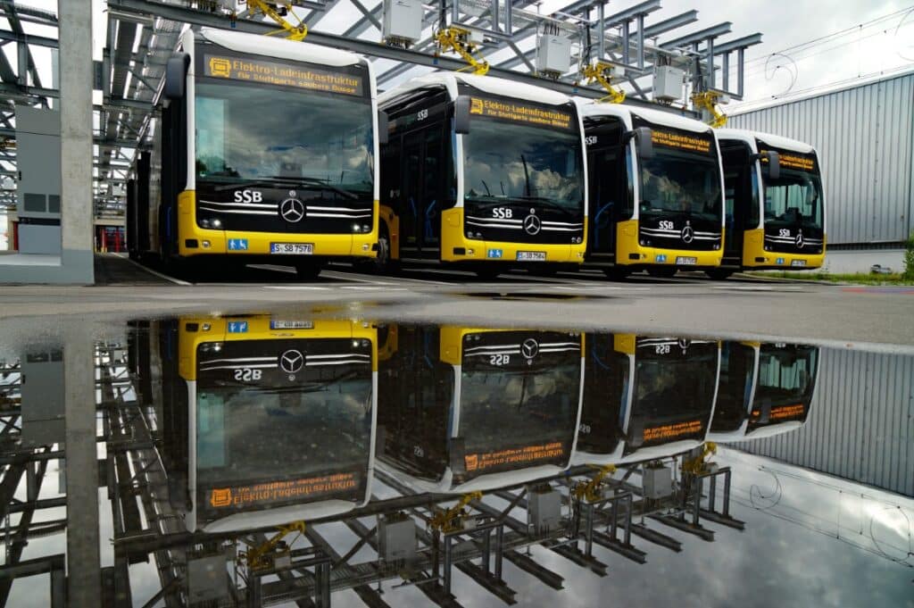 Daimler Buses dostarcza kompleksową infrastrukturę ładowania dla elektrobusów Stuttgarter Straßenbahnen AG