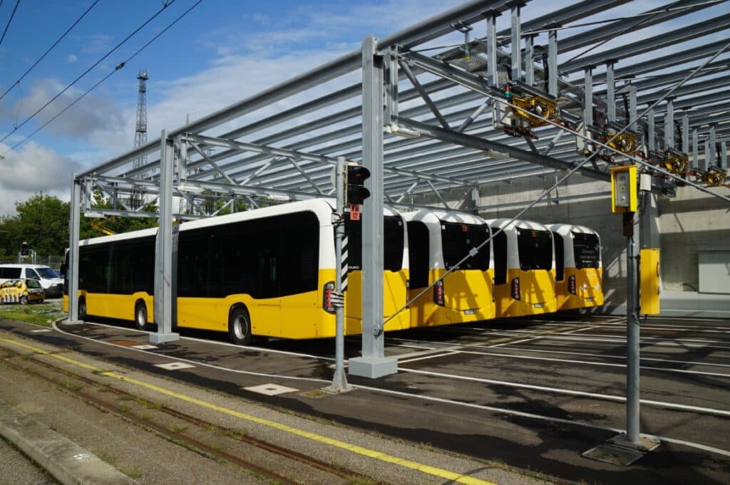 Daimler Buses dostarcza kompleksową infrastrukturę ładowania dla elektrobusów Stuttgarter Straßenbahnen AG