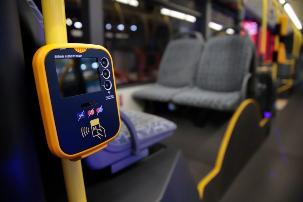 Tak wygląda pierwszy autobus wodorowy NesoBus dla GZM. Został zaprezentowany w Katowicach podczas KNM 2025
