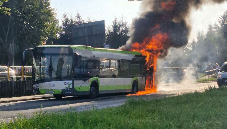 Pożar autobusu w Olszynie | fot. FB/Michał Różański
