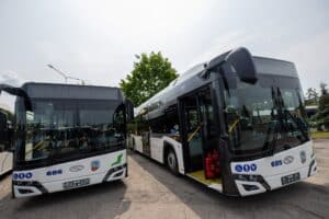 W czerwcu br. do Torunia przyjechały nowoczesne autobusy mild hybrid. Wkrótce miasto wzbogaci się także o 40 elektrobusów zakupionych z unijnym wsparciem.