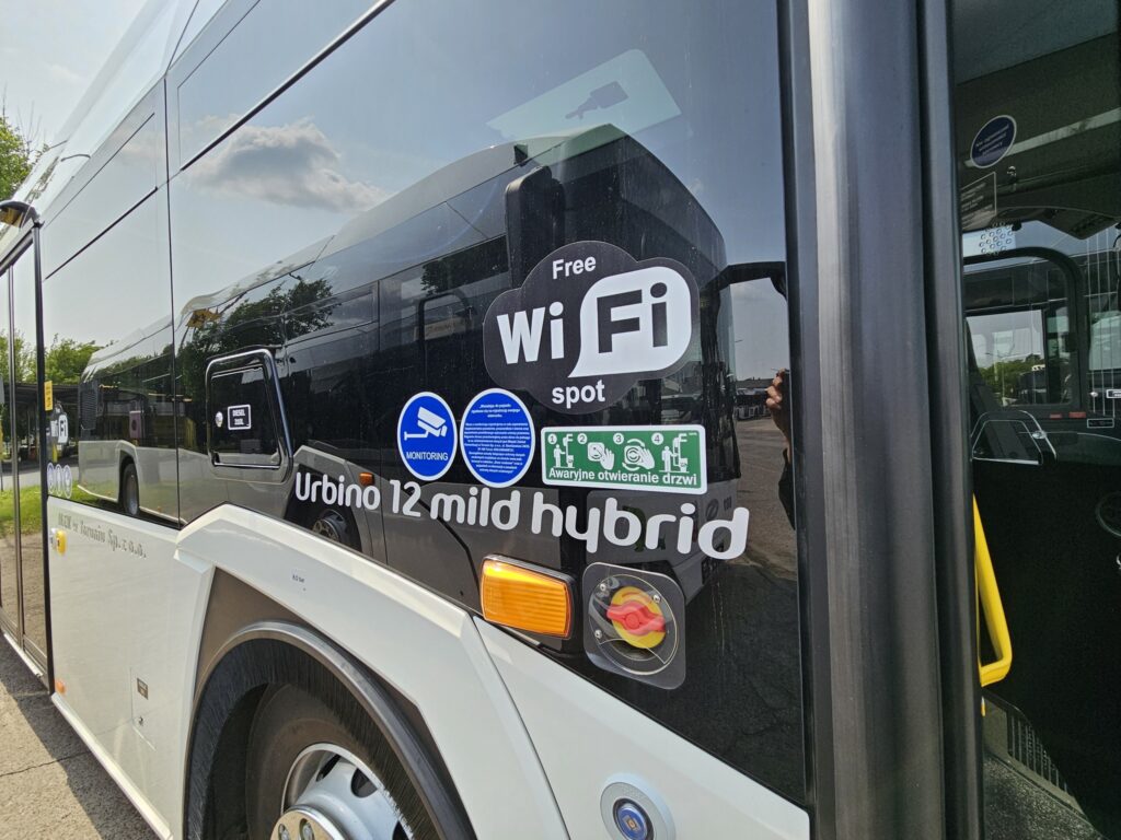 W czerwcu br. do Torunia przyjechały nowoczesne autobusy mild hybrid. Wkrótce miasto wzbogaci się także o 40 elektrobusów zakupionych z unijnym wsparciem.
