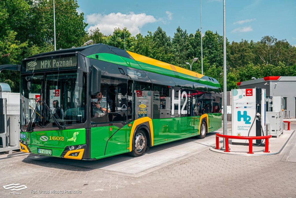 Autobusy wodorowe w transporcie publicznym – kierunek z potencjałem, ale nie bez ryzyk