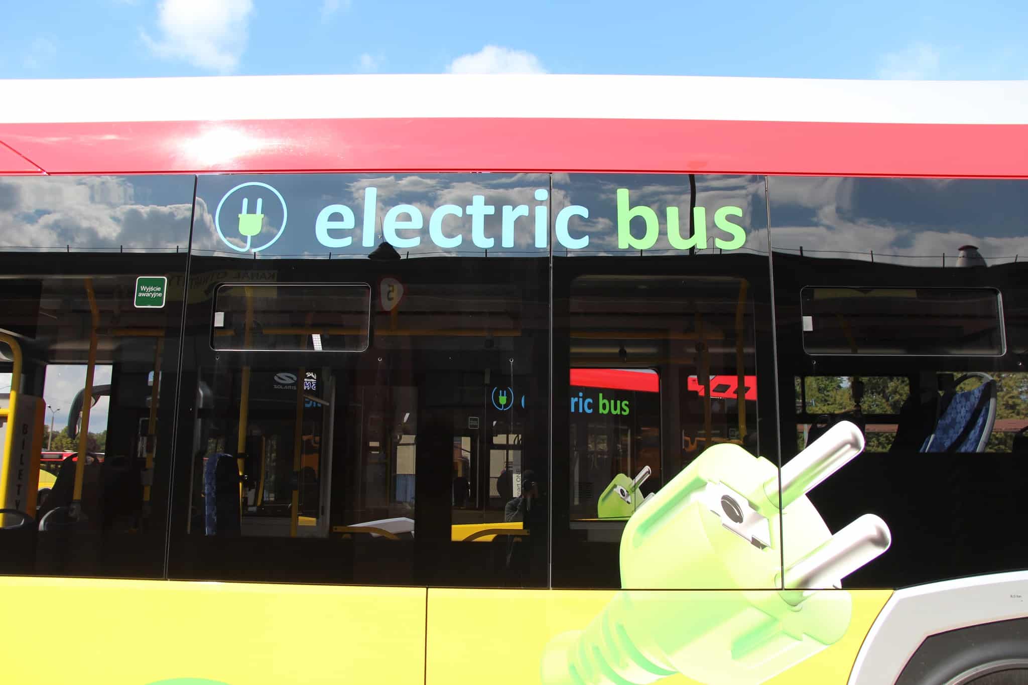 Infobus - MZK Oświęcim odbiera kolejne elektrobusy. Od przegubu do midibusów Solaris Urbino 9 LE