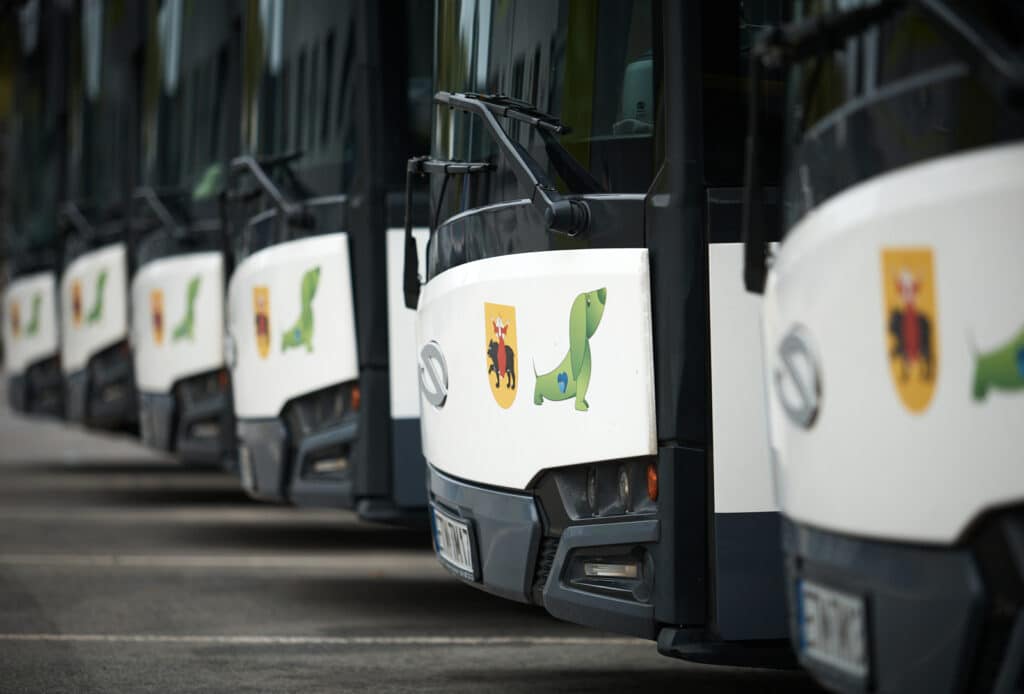 13 autobusów elektrycznych dla Tomaszowa Maz. i Lubochni. Dotacja z EFRR na wspólny projekt