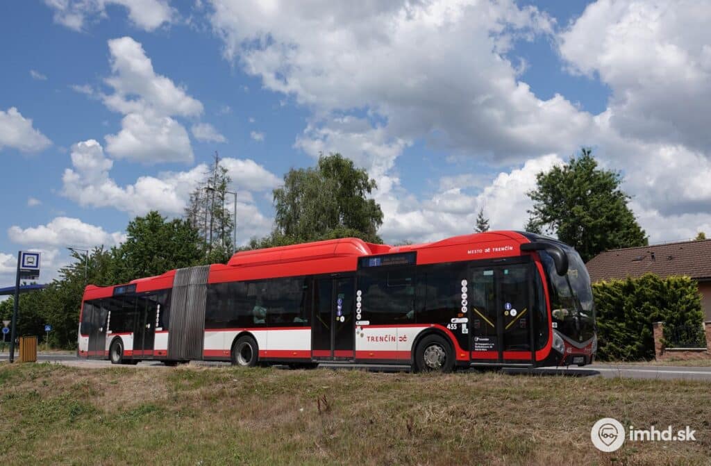 Kradzież katalizatorów sparaliżowała komunikację miejską w Trenčínie. 16 autobusów wyłączonych z ruchu