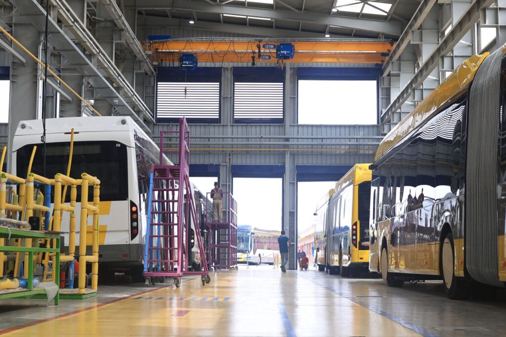 Volvo pokazało autobusy 7900 z Egiptu. Premiera z MCV na Busworld