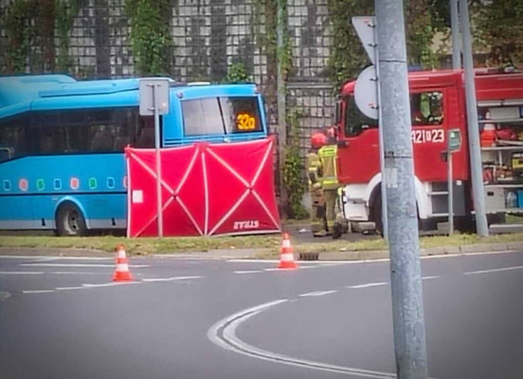 Chrzanów: Autobus śmiertelnie potrącił pięciolatka. Przewoźnik wydał oświadczenie