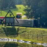 Autobus z uczniami przewrócił się w Starych Hamrach. 32 osoby ranne