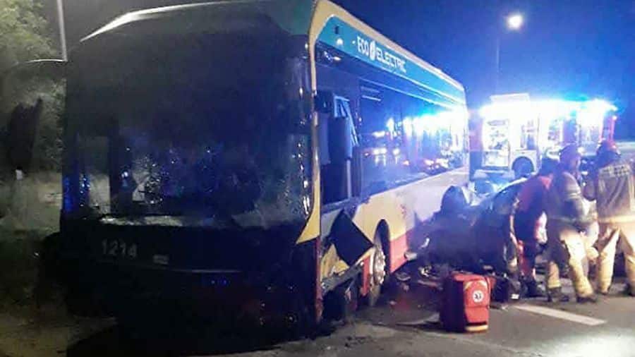 Tragedia w Łodzi: samochód osobowy zderzył się z autobusem MPK