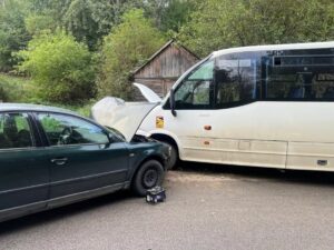 Zderzenie minibusa z osobówką w Linowie / fot. KPP Sandomierz