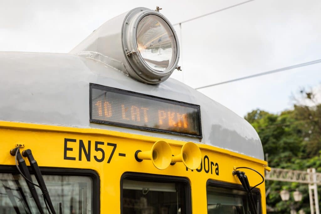 Pomorska Kolej Metropolitalna świętuje 10-lecie. Piknik, historia i… Modrak na torach foto: UMWP