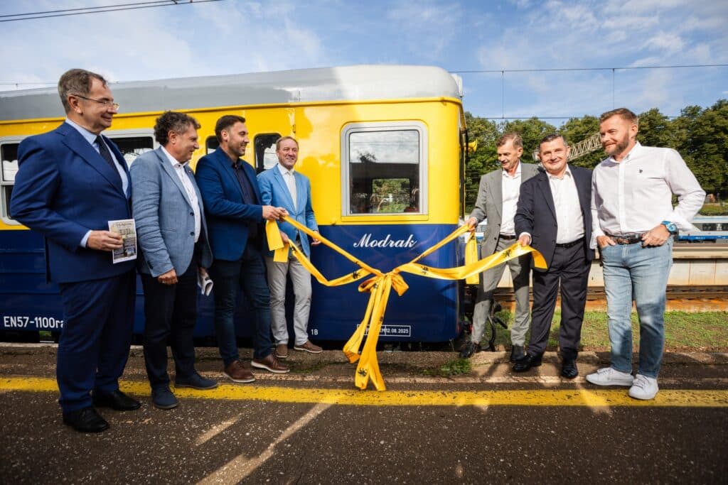 Pomorska Kolej Metropolitalna świętuje 10-lecie. Piknik, historia i… Modrak na torach foto: UMWP