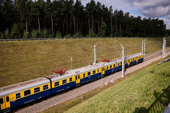 Pomorska Kolej Metropolitalna świętuje 10-lecie. Piknik, historia i… Modrak na torach foto: UMWP