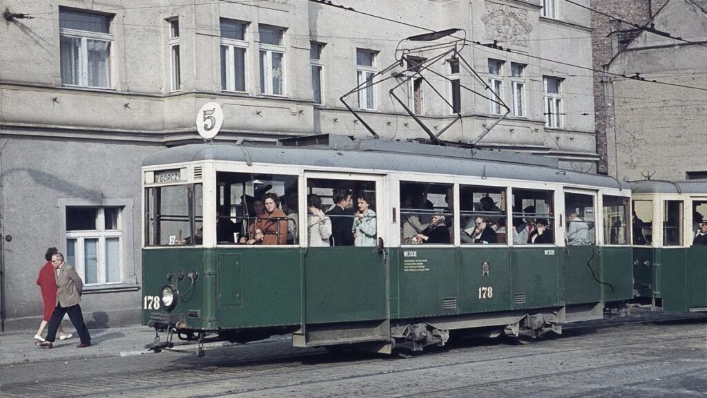 Poznań: Premiera wagonu N nr 178 ze Stoczni Gdańskiej foto: MPK Poznań