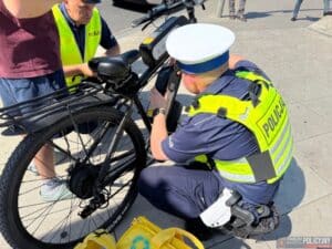 Rowery elektryczne – akcje stołecznej drogówki. fot. Tomasz Oleszczuk - magazyn-ksp.policja.gov.pl/