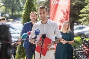 To kompleksowy pakiet działań, który ma uczynić codzienne korzystanie z roweru wygodniejszym, tańszym i bezpieczniejszym.