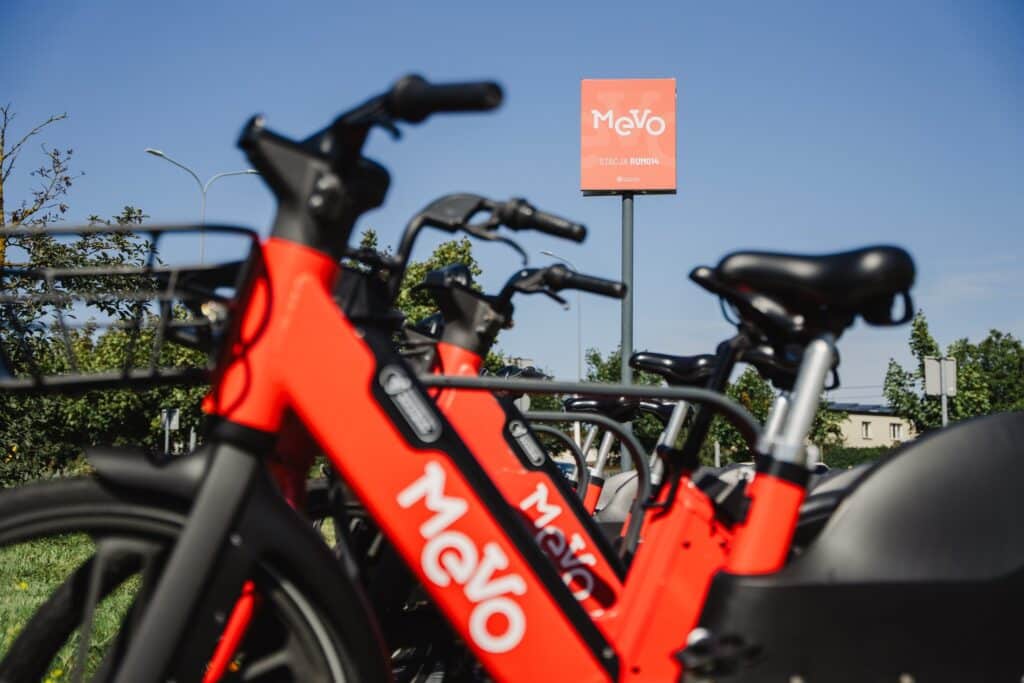 Rekordowy sierpień 2025 za rowerami Mevo. 21 086 wypożyczeń jednego dnia!