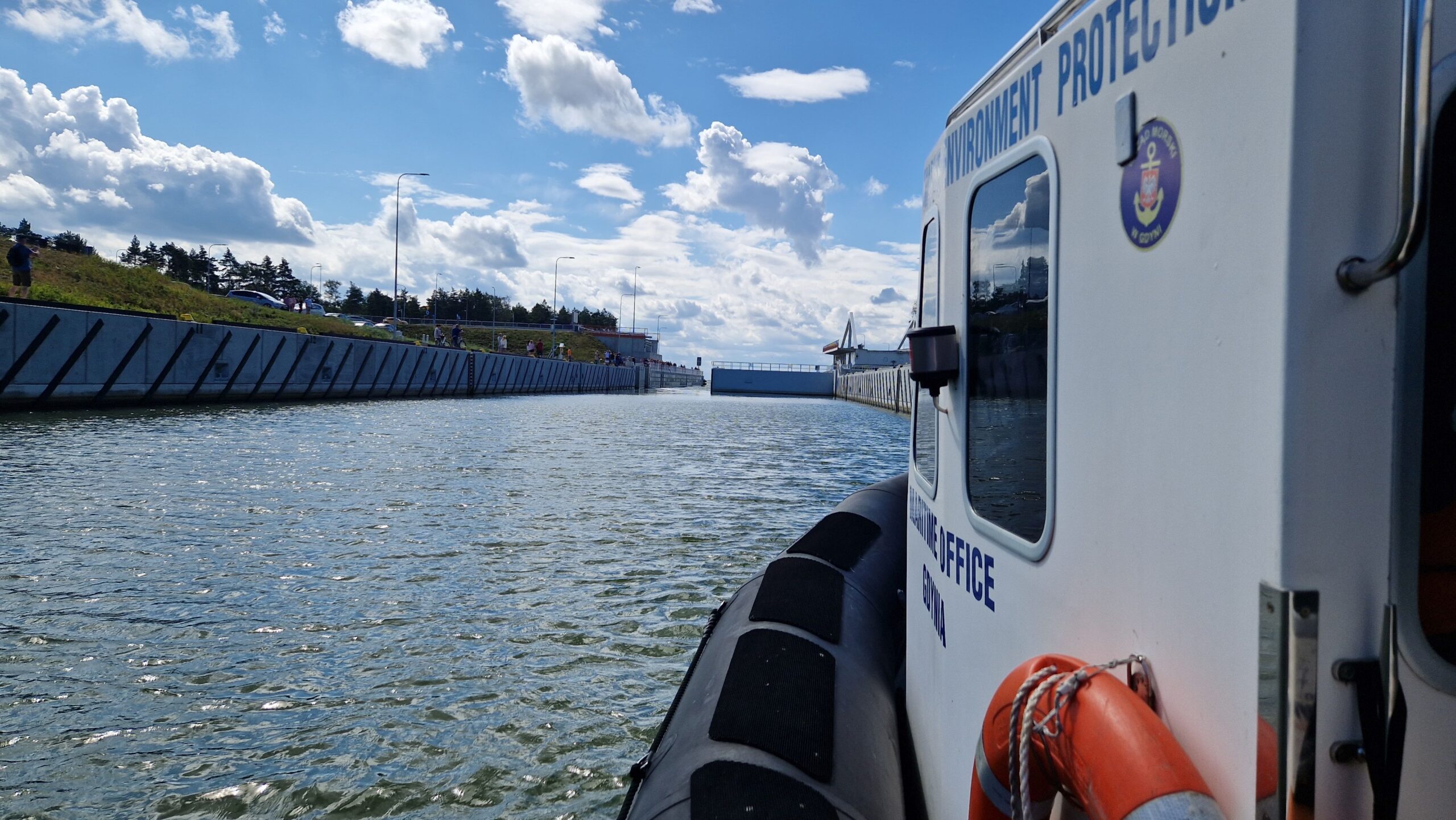 Infoship - Coraz mniej jednostek przeprawia się przez kanał na Mierzei Wiślanej. Dane za sezon 2025