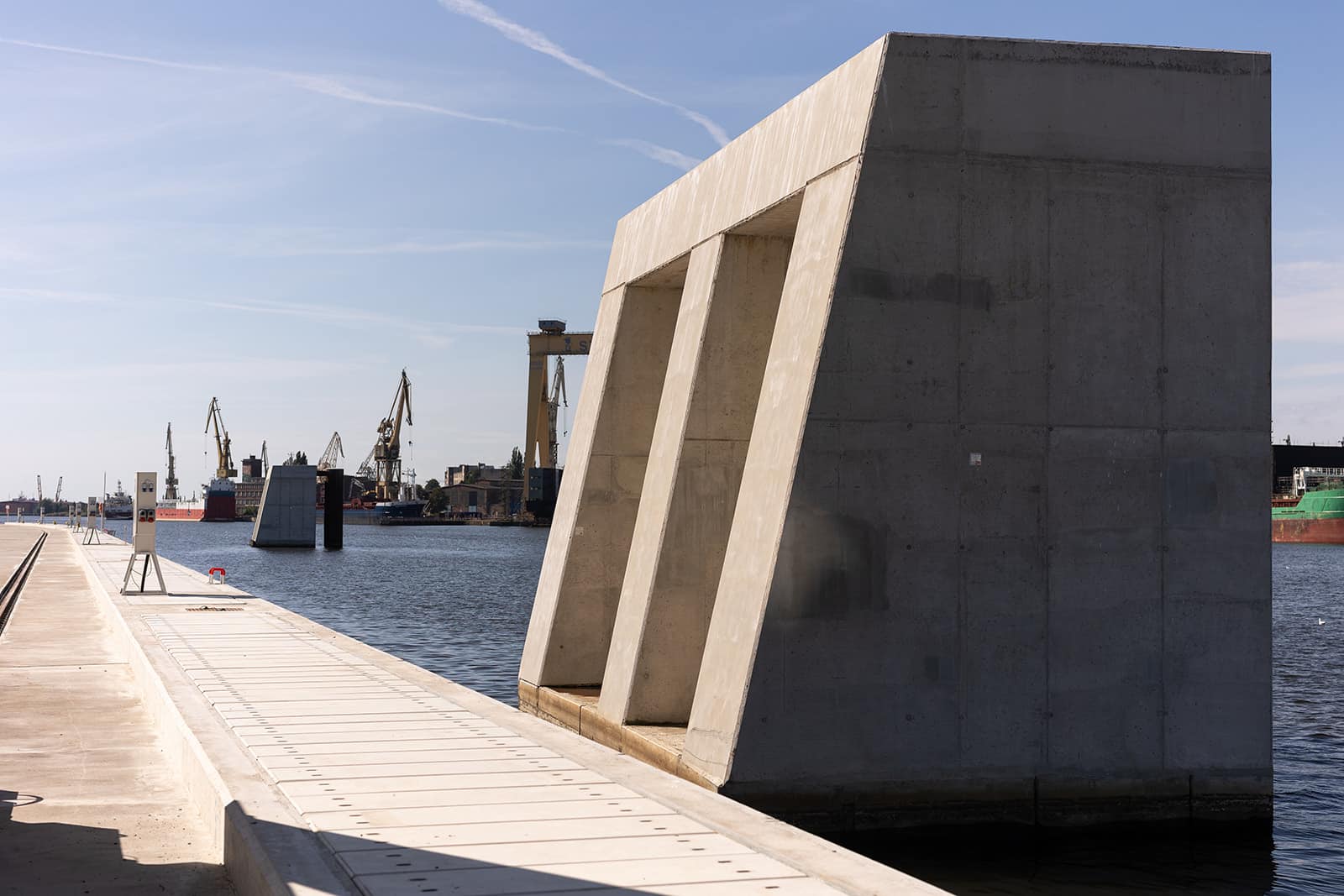 Infoship - Szczecińska stocznia Gryfia z głębią dokową i nowym Nabrzeżem Gdyńskim