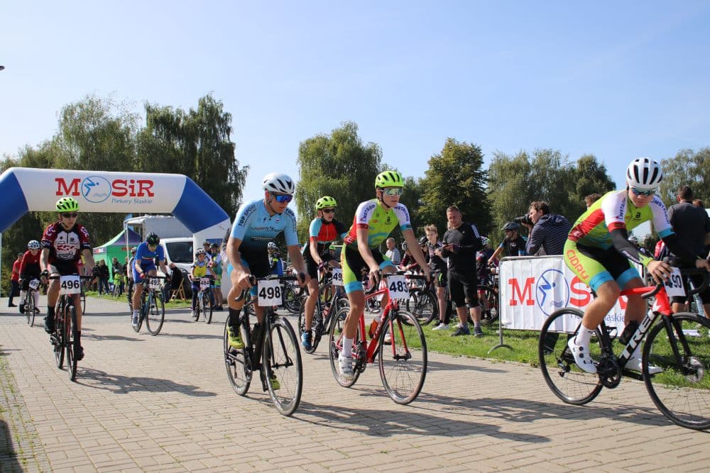 Wydarzenie „Tour de Piekary” przyciągnęło zarówno profesjonalnych zawodników, jak i amatorów, którzy na co dzień traktują rower jako rekreację
