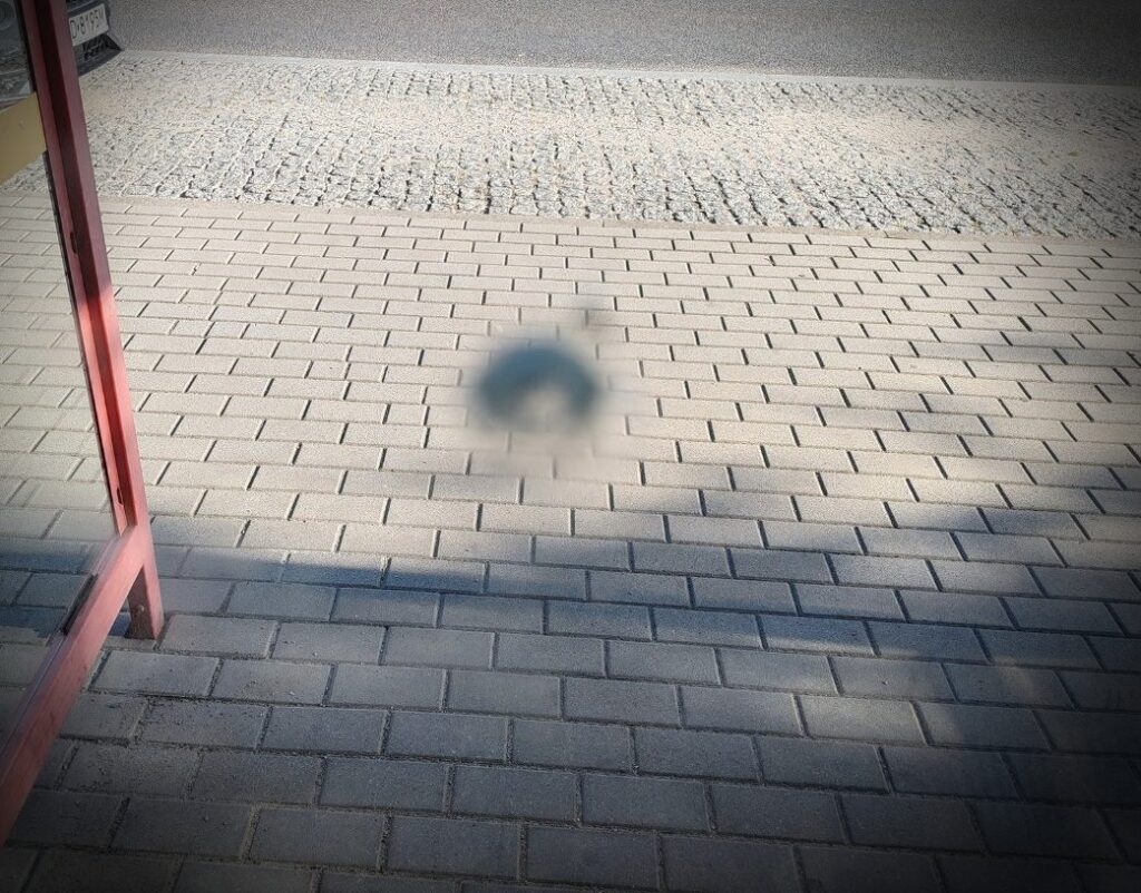 Ktoś ostrzelał autobus w Stargardzie i przystanek w Dąbrowie Górniczej