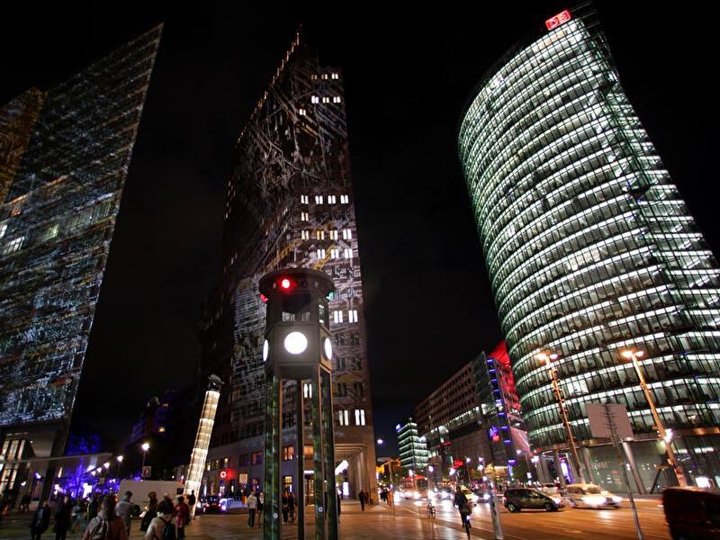Berlin luzuje strefy Tempo 30 na 23 głównych ulicach, ale wprowadza ograniczenia nocne / fot. dpa - berlin.de