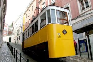 Portugalia/ Zerwana lina prawdopodobną przyczyną wypadku kolejki Gloria w Lizbonie