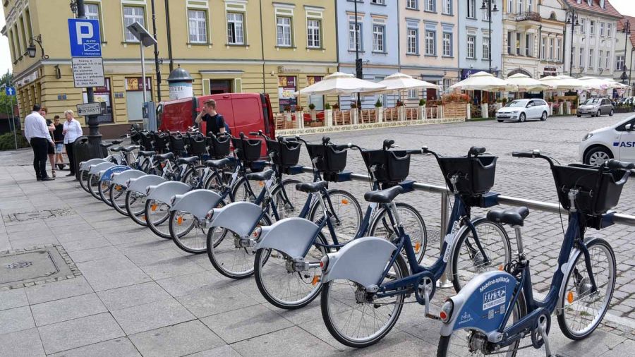 W Bydgoszczy i Toruniu wakacyjny sezon pokazał, że zainteresowanie jednośladami wciąż jest spore – choć z pewnymi różnicami między miastami.
